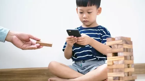 Tips Melindungi Anak Dari Risiko Online