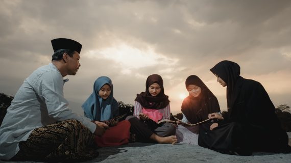 Rahasia Mendidik Anak Sholeh-Sholehah