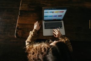 Peran Teknologi dan AI dalam Pendidikan: Apa yang Harus Dipahami Orang Tua?